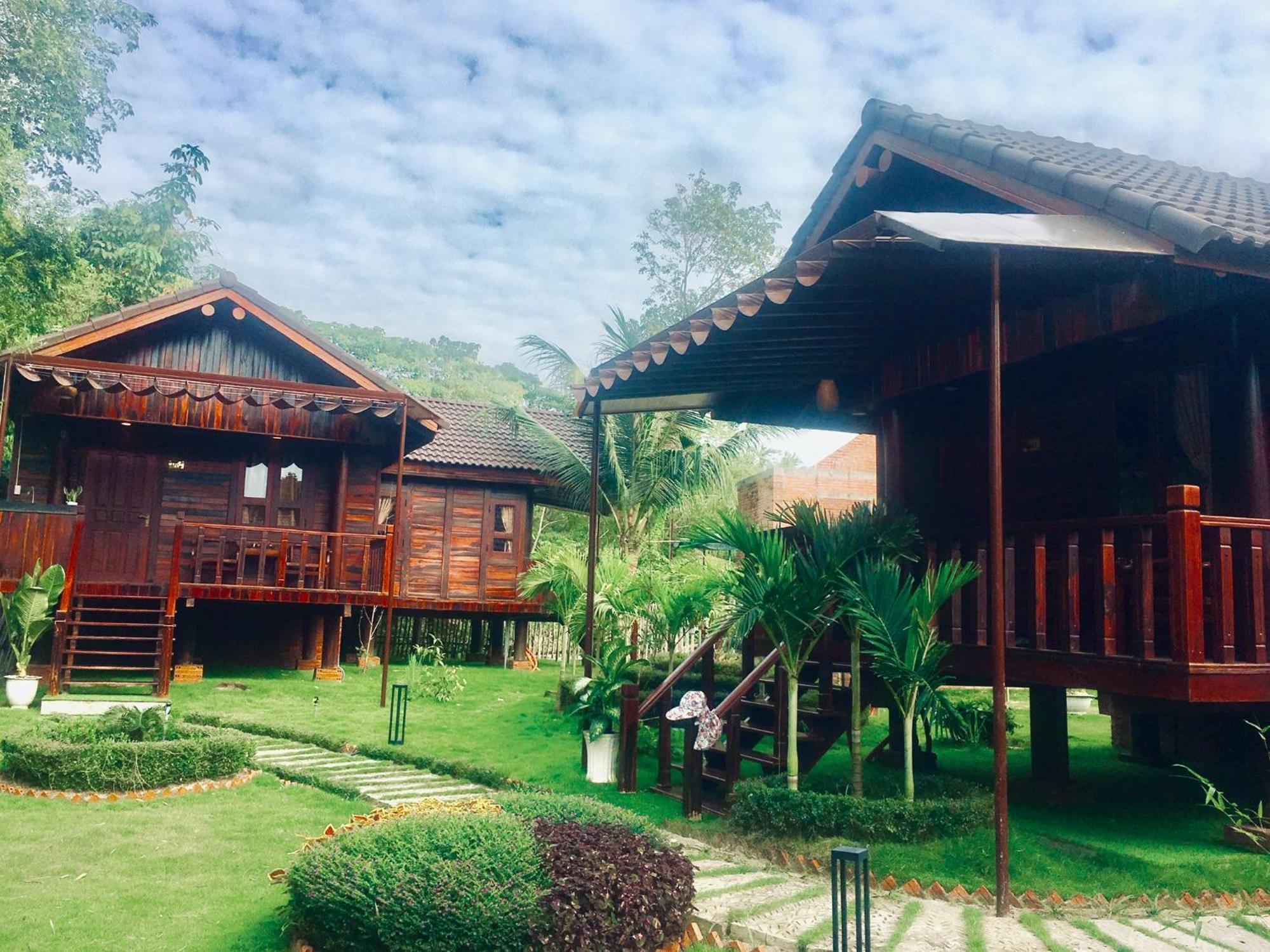Anna Pham Bungalow - Friendly Local 두옹 동 외부 사진