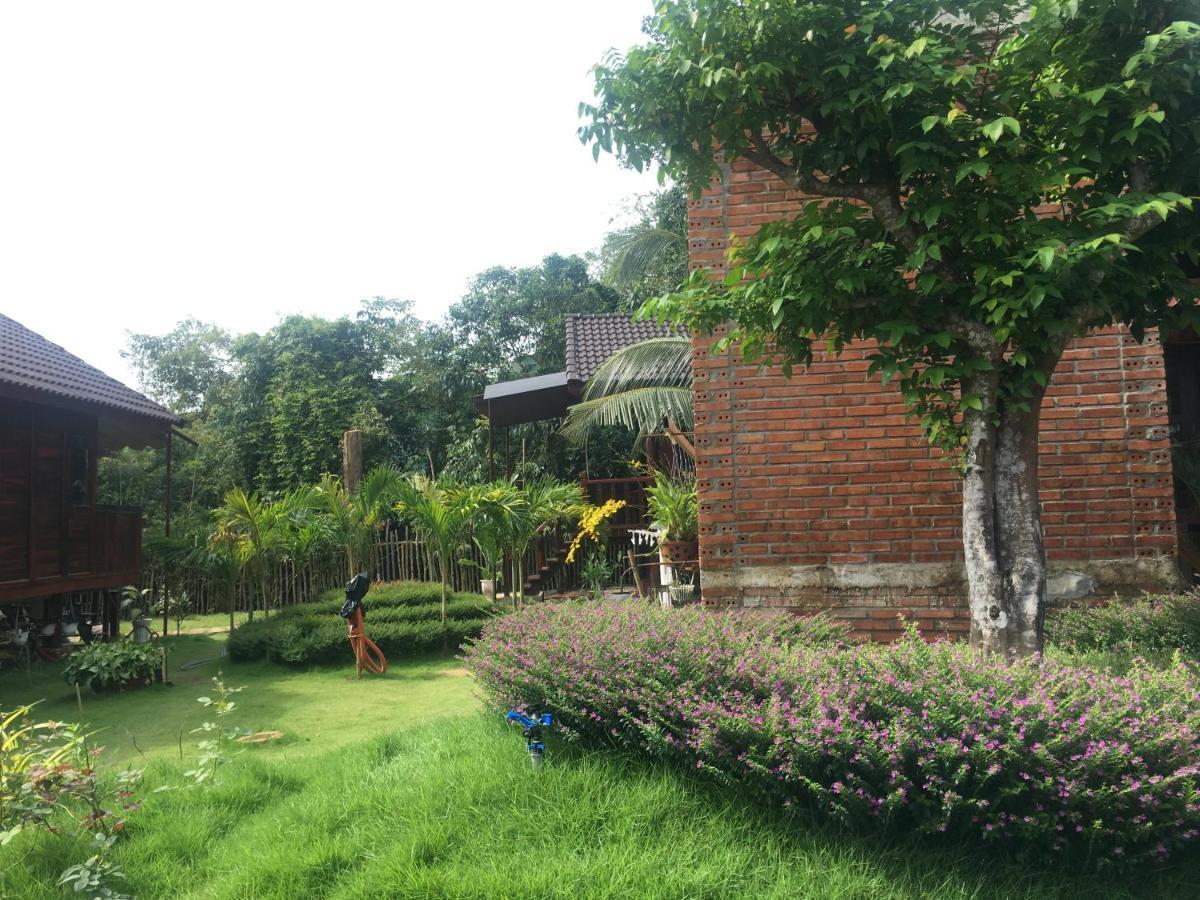 Anna Pham Bungalow - Friendly Local 두옹 동 외부 사진