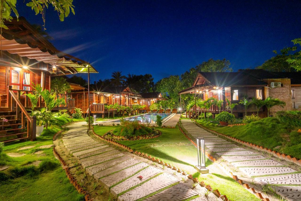 Anna Pham Bungalow - Friendly Local 두옹 동 외부 사진